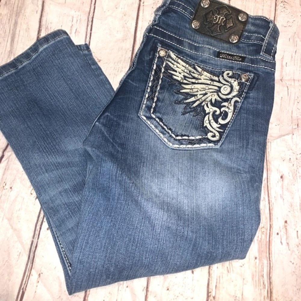 Miss Me Y2K wing decal white stitched capris 25 mid rise